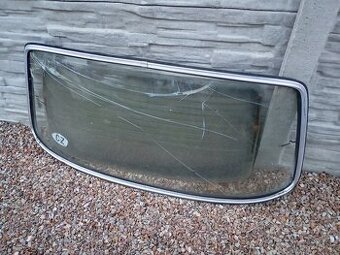 Ozdobné lišty okolo zadního okna Mercedes Benz W123