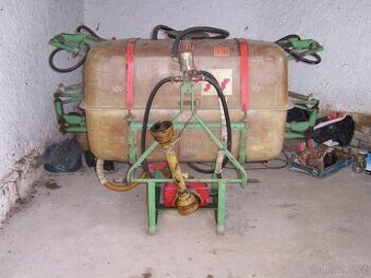 Postřikovač nesený 400 l 12 m ramena