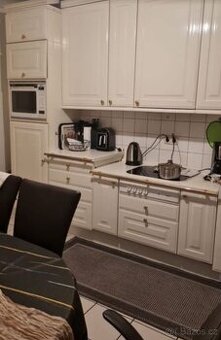 Bílá kuchyně z masivu se spotřebiči Siemens,6116