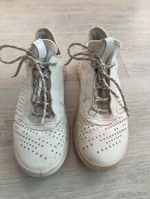 Prodám ECCO kožené boty vel. 37 - 1