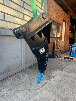 Rozrývací trn na bagr