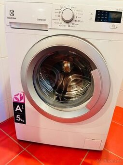 Slim pračka Electrolux CompactCare (5 kg, 1200 ot.)