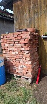 Staré cihly za odvoz