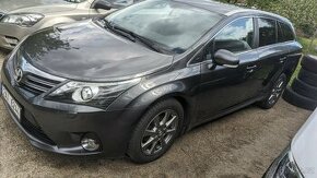 Avensis kombi 2.0d 91kw 2012 294tkm