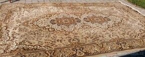 Perský vlněný koberec