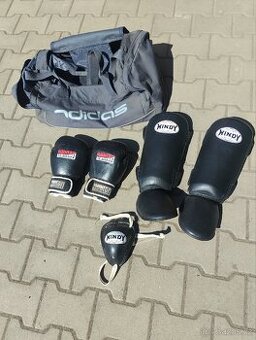 Chrániče na kickbox, thajský box, bojové sporty.