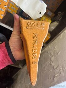 Case zuby na lzici CNH Industrial