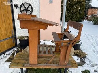 Starozitna skolni lavice