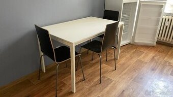 Stůl a 3 židle