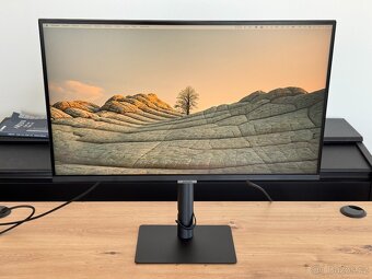 LCD Monitor 27" Samsung ViewFinity S800UA - jako nový