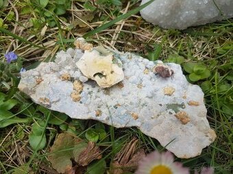 Kameny nabité na Slunci a Měsíci v úplňku - 1