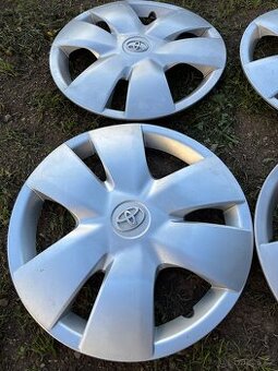 Poklice na plechové disky r14 Toyota
