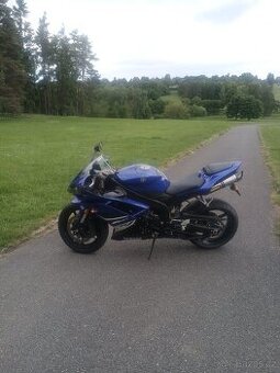 Yamaha YZF R1