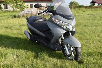 Suzuki Burgman 125 - 1