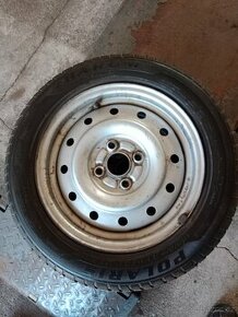 prodám 2 ks pneu i s diskem na Daihatsu