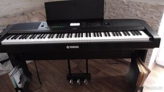 YAMAHA DGX 670