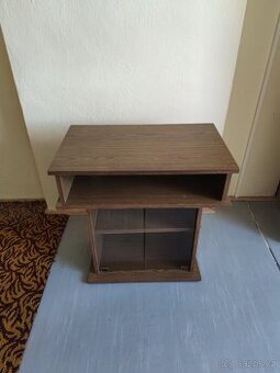 Stolek pod TV