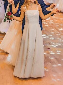 BÍLÉ ŠATY NA PRODLOUŽENOU