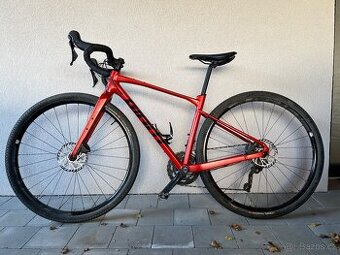 Gravel kolo Giant Revolt 1 červená
