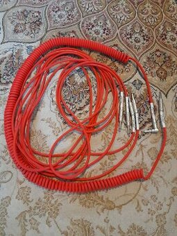 Prodám červený nástrojový kabel Fender