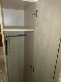 Skřín policová zamykací , klíče