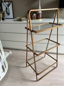 Zlato-měděný regálek