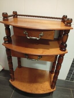 Starožitný toaletní kosmetický stolek