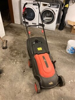 Elektrická sekačka na trávu