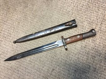 Bodák bajonet s pochvou ... značený. Stejná čísla.