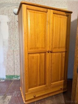 Šatní skříň masiv borovice