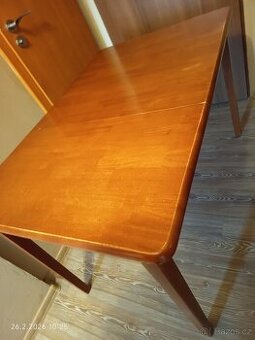 Jídelní stůl rozkládací