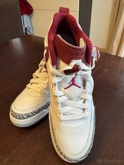 Jordan Spizike Low