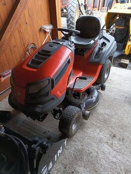 Zahradní traktor Husqvarna CTH184T