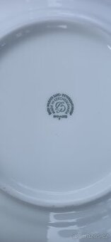 Staré talíře se zdobením