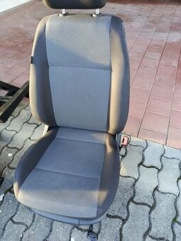 VW Caddy - sedačka řidiče/ poškozená/ + sedačka spolujezdce