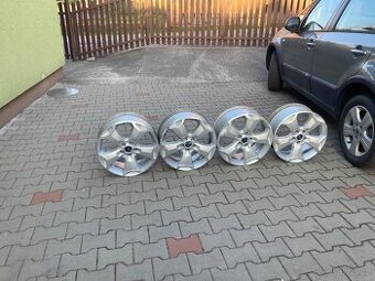 Ford Kuga - sada alu R18.