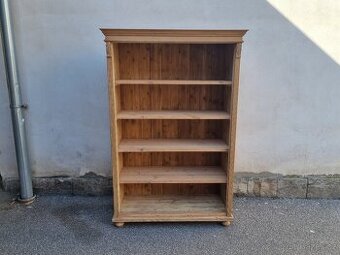 STARÁ SMRKOVÁ KNIHOVNA PO RENOVACI - 1