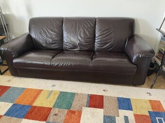 Prodám dvě hnědé kožené sedačky Ikea.