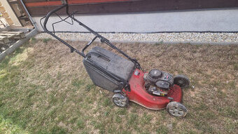 Benzínová sekačka na trávu Briggs & Stratton