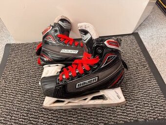BRANKÁŘSKÉ BRUSLE BAUER VAPOR X700,vel. 35/2 EE