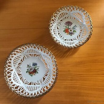 Porcelánové košíky prolamované s květinovým vzorem