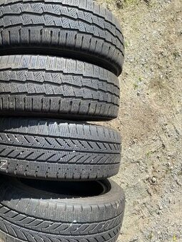 Pneu 215/60/17 C