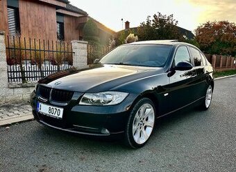 BMW E90 325i rezervováno - 1