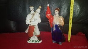 Za dvě větší porcelánové postavy na nápoj dle fotek