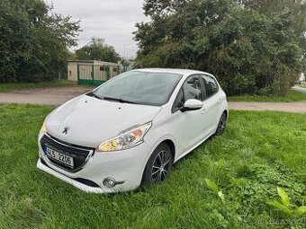 Prodam Peugeot 208 2013 najeto 60t km 1.0 benzin