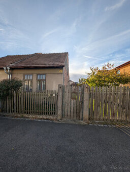 Rodinný dům určený k rekonstrukci - 1