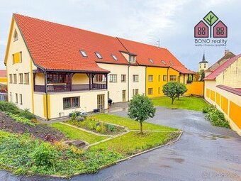 Víceúčelový areál, RD, kanceláře, bazén, vedlejší stavby, pa