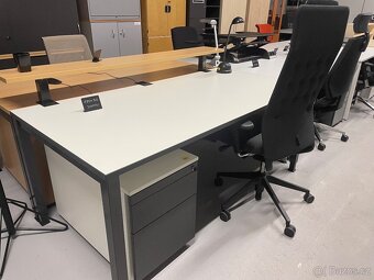 Kancelářské stoly