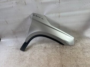 Přední pravý blatník Škoda Karoq stříbrný