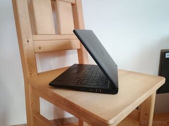 Fujitsu Lifebook E548 s dokovací stanicí